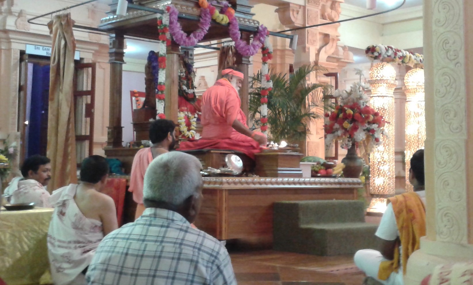 appaji-doing-puja2